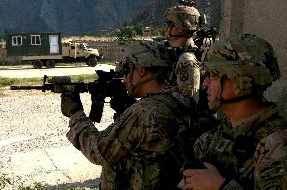 Patriot command team visits 3-89 at Nangalam