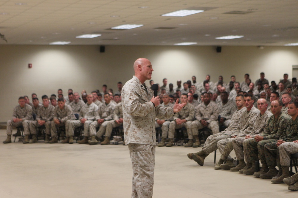 Gen. Amos mentors, motivates NCO’s