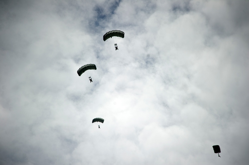 Honduran/American halo jump