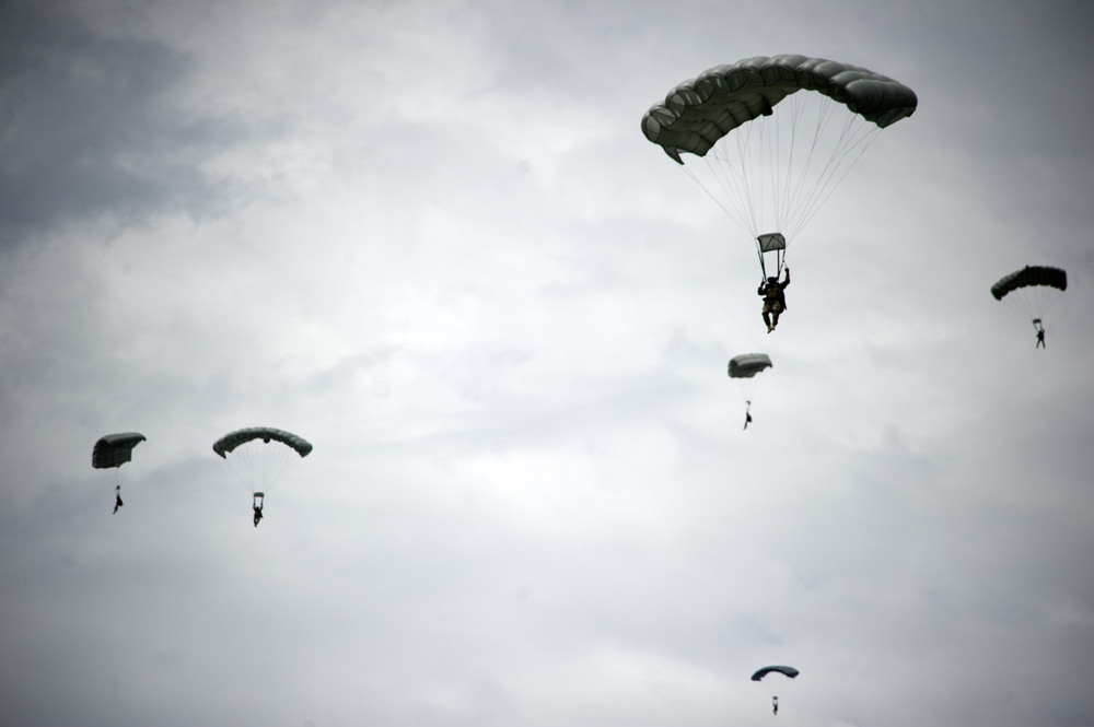 Honduran/American halo jump