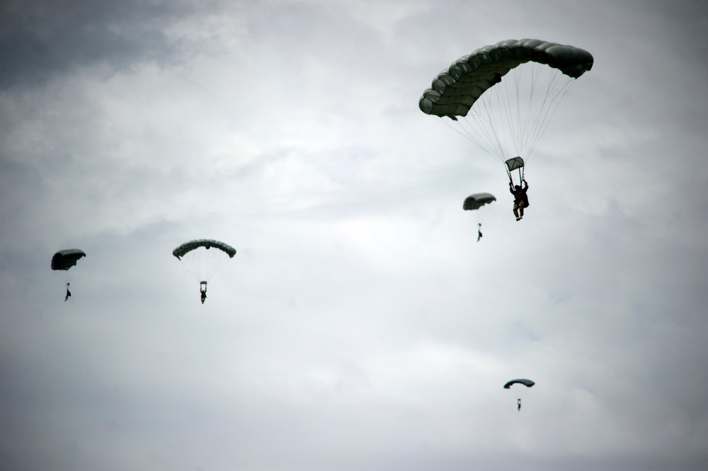 Honduran/American halo jump