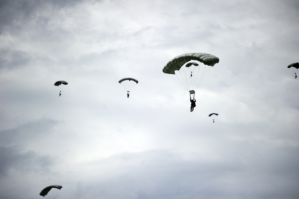 Honduran/American halo jump