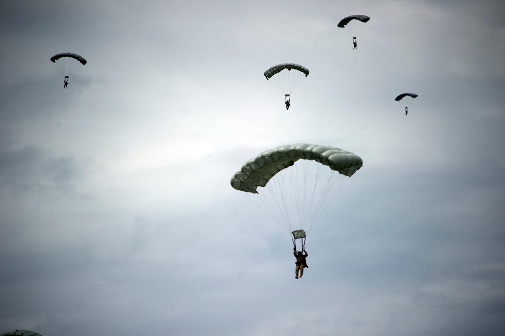 Honduran/American halo jump