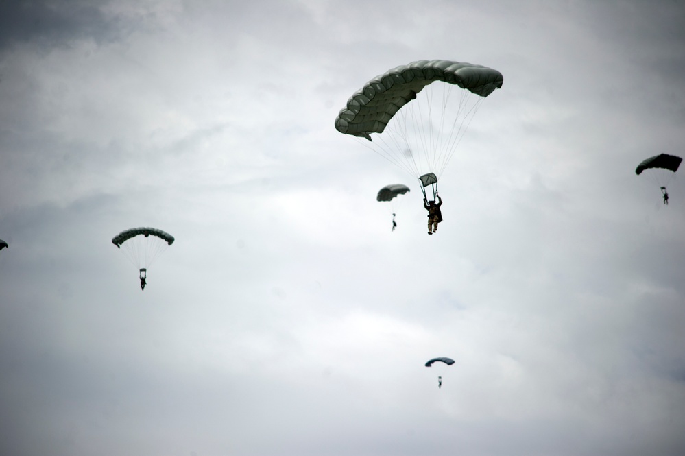 Honduran/American halo jump