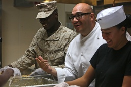 Celebrity chef expands CLR-17 food service specialists’ culinary horizons