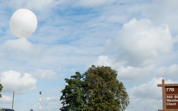 352nd SOSS Weather Flight launches balloon, gathers data