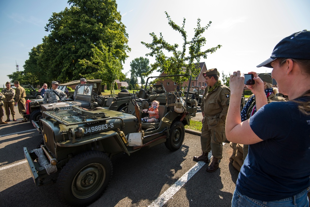 Belgian reenactors visit and vehicle display