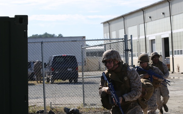 Chaos and confusion: Navy course brings battlefield stressors to the classroom