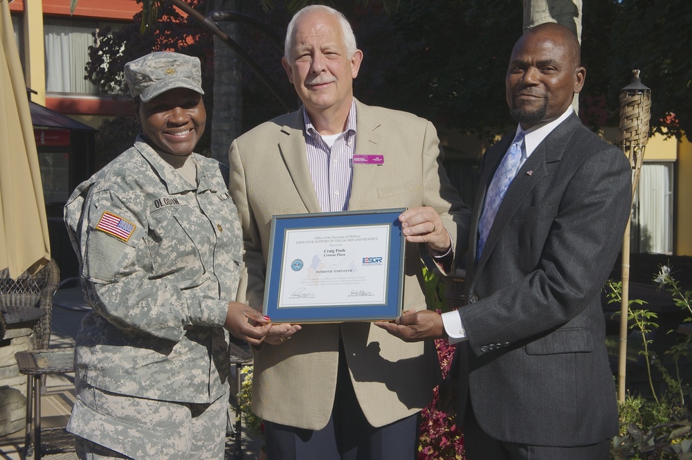 DVIDS Images Patriot receives the ESGR Patriot Award [Image 2 of 2]