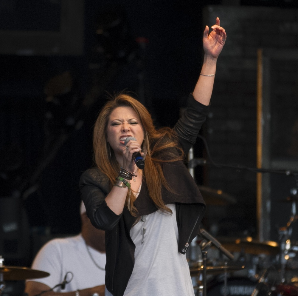 Country concert at Fort Jackson brings Trace Adkins and Angie Johnson