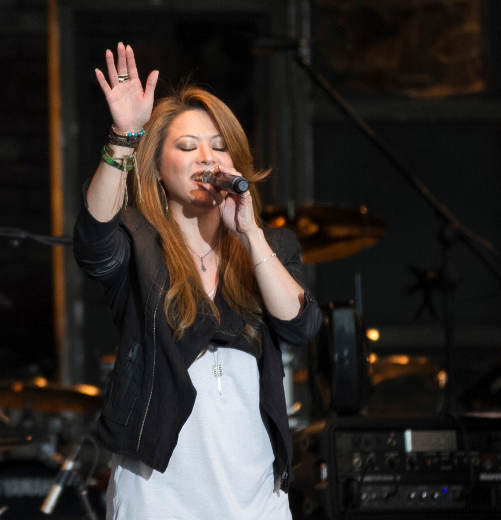 Country concert at Fort Jackson brings Trace Adkins and Angie Johnson