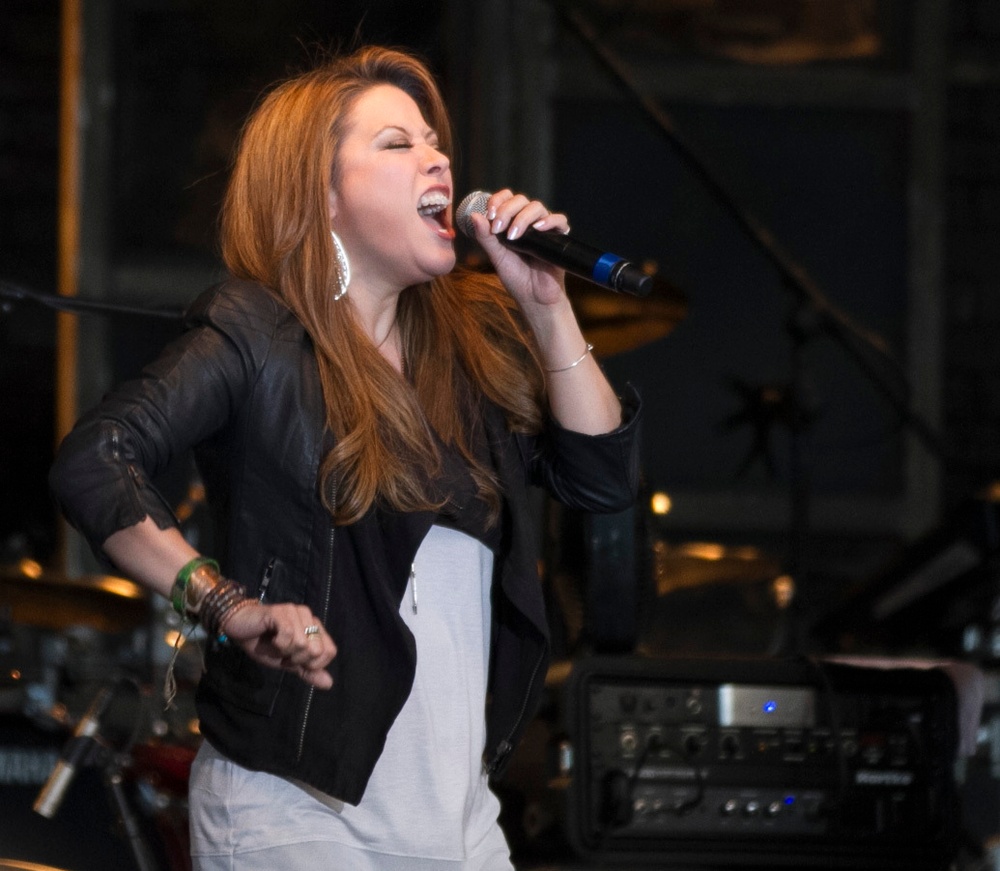 Country concert at Fort Jackson brings Trace Adkins and Angie Johnson