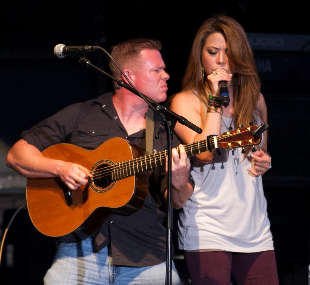 Country concert at Fort Jackson brings Trace Adkins and Angie Johnson