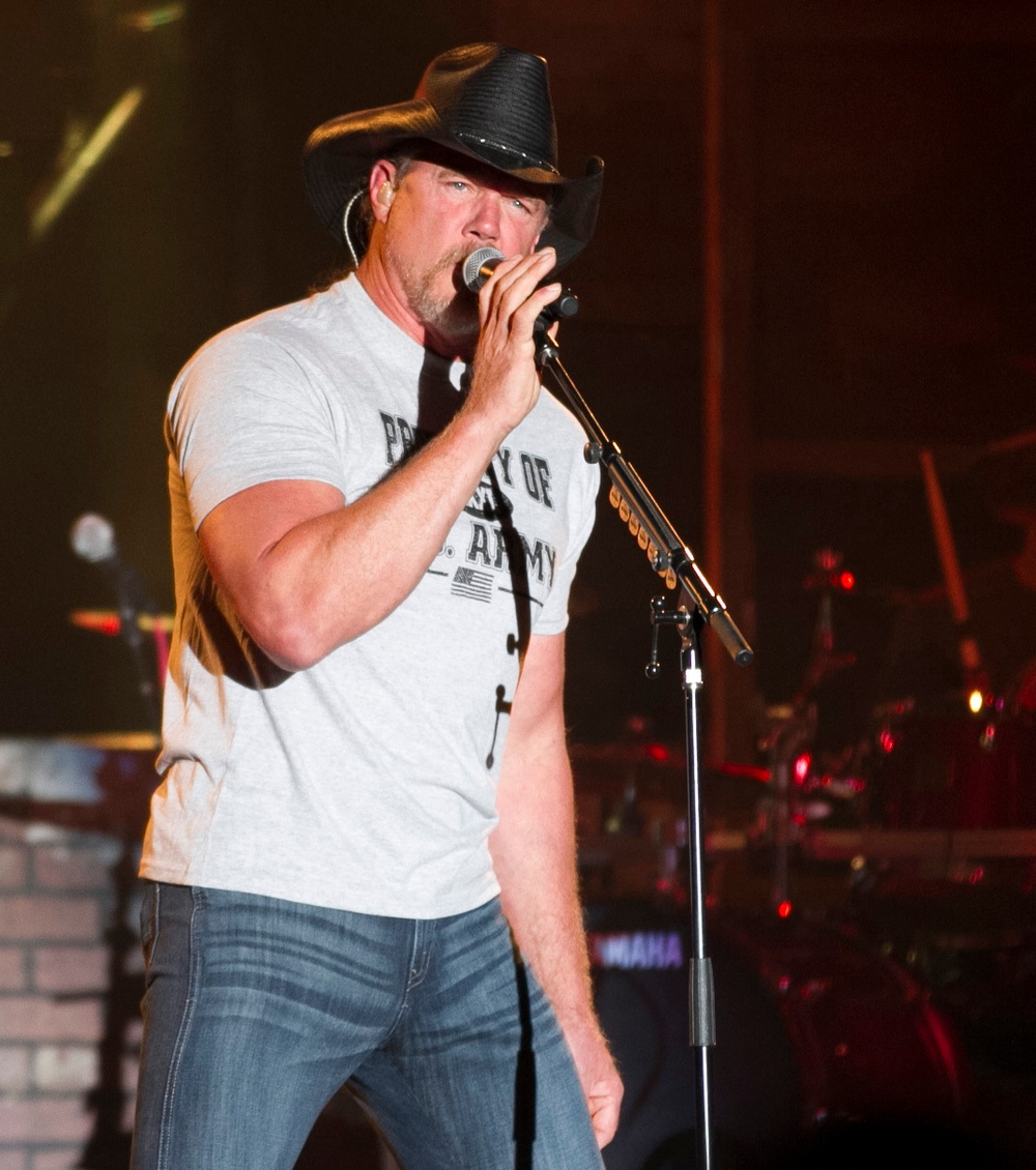 Country concert at Fort Jackson brings Trace Adkins and Angie Johnson