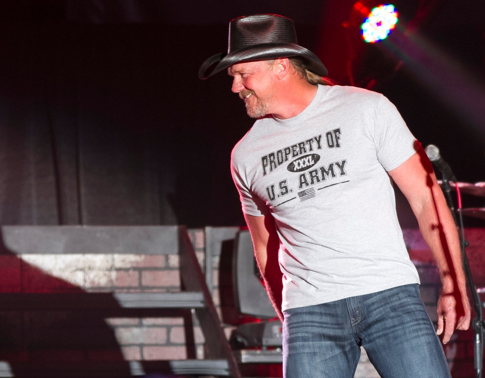 Country concert at Fort Jackson brings Trace Adkins and Angie Johnson