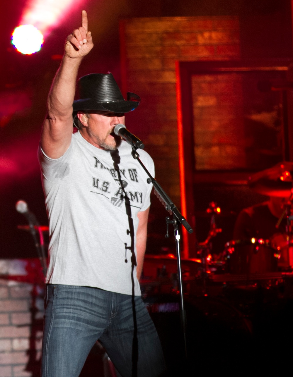 Country concert at Fort Jackson brings Trace Adkins and Angie Johnson