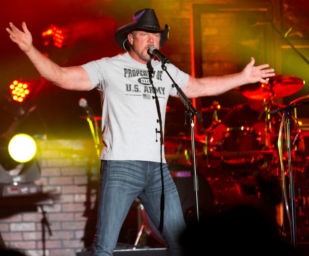 Country concert at Fort Jackson brings Trace Adkins and Angie Johnson