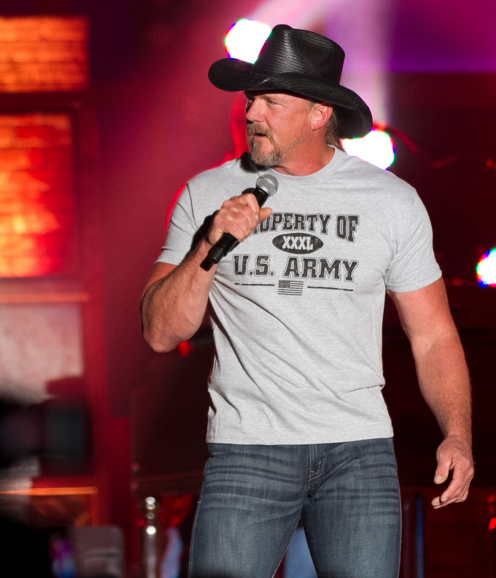 Country concert at Fort Jackson brings Trace Adkins and Angie Johnson