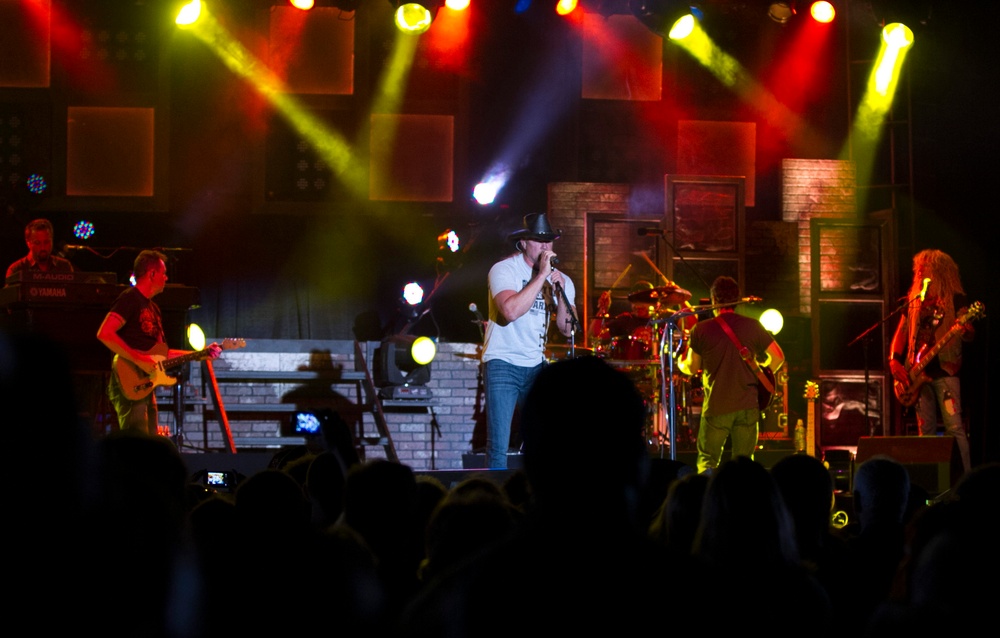 Country concert at Fort Jackson brings Trace Adkins and Angie Johnson