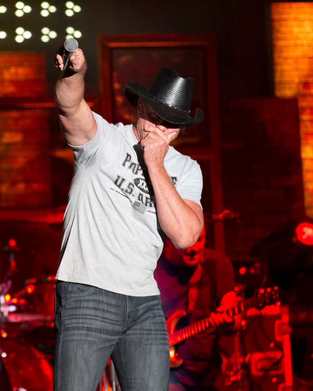 Country concert at Fort Jackson brings Trace Adkins and Angie Johnson