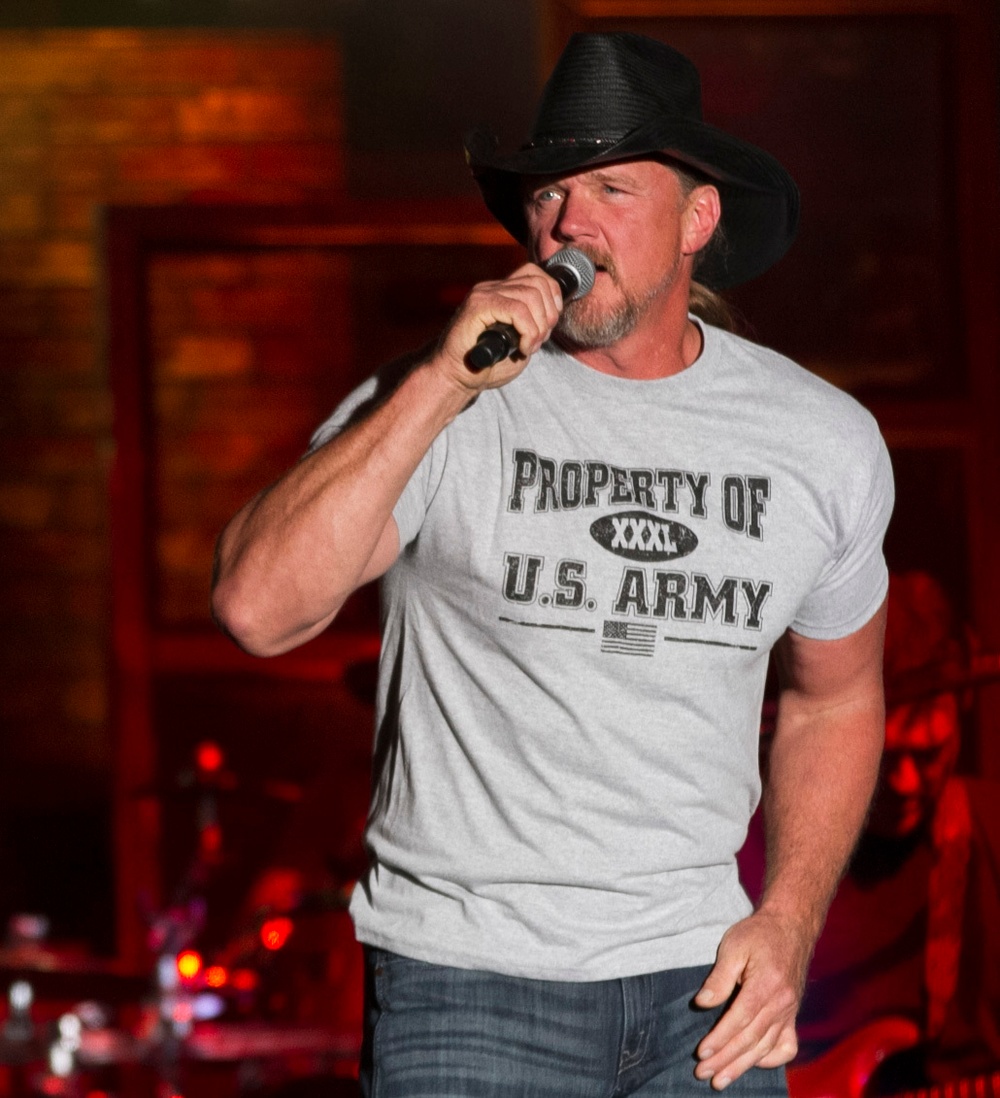 Country concert at Fort Jackson brings Trace Adkins and Angie Johnson