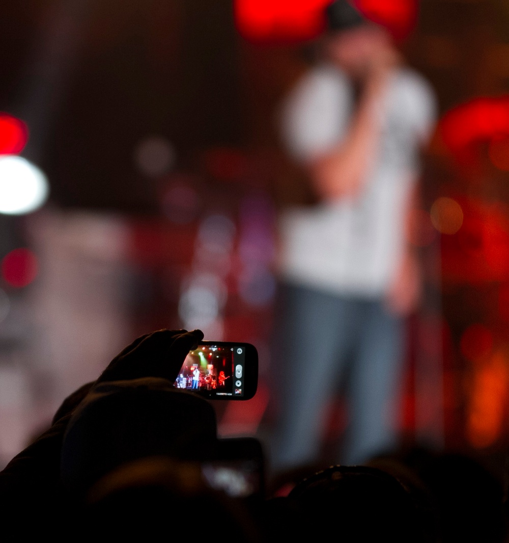 Country concert at Fort Jackson brings Trace Adkins and Angie Johnson