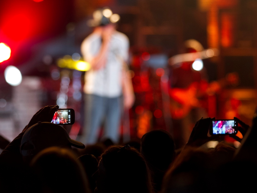 Country concert at Fort Jackson brings Trace Adkins and Angie Johnson