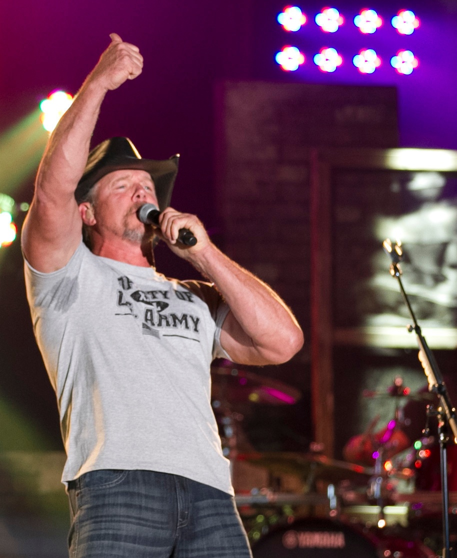 Country concert at Fort Jackson brings Trace Adkins and Angie Johnson