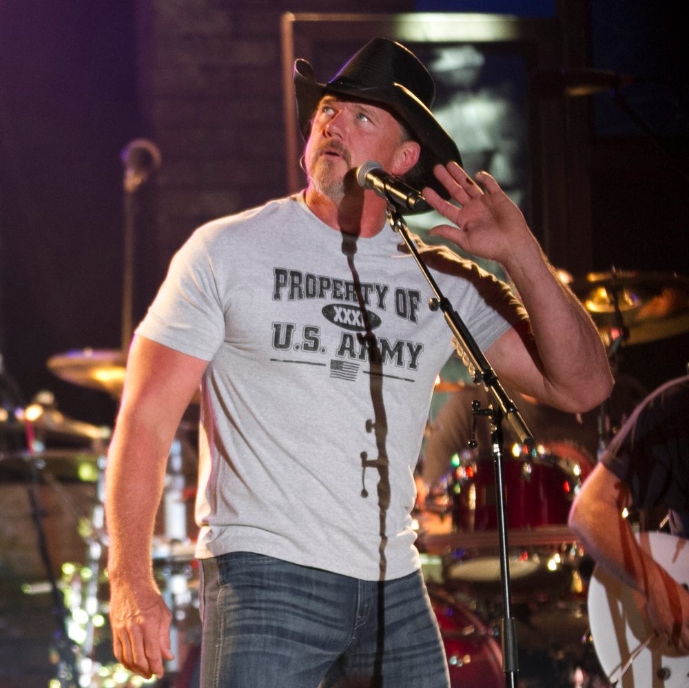 Country concert at Fort Jackson brings Trace Adkins and Angie Johnson