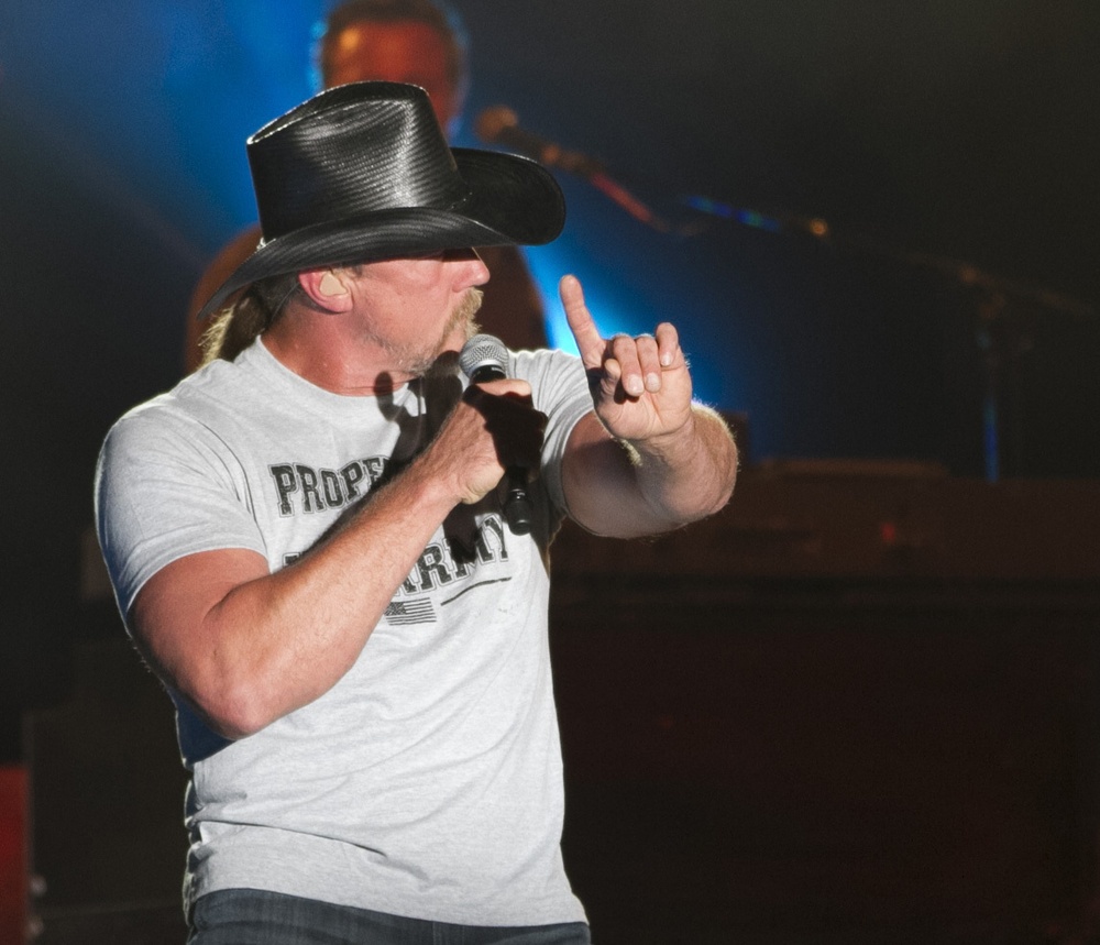 Country concert at Fort Jackson brings Trace Adkins and Angie Johnson