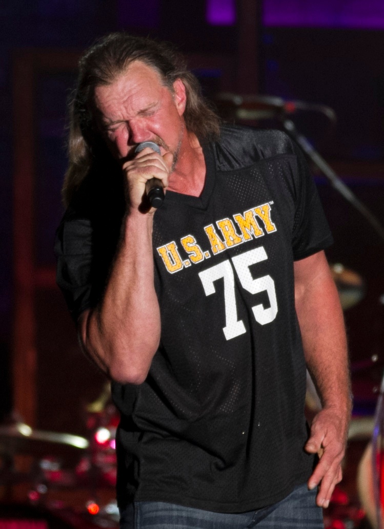 Country concert at Fort Jackson brings Trace Adkins and Angie Johnson