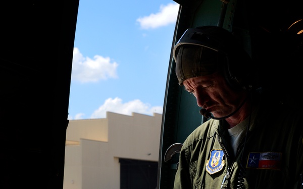 The 433 AMS and 356 AS work together to load a C-5A Galaxy