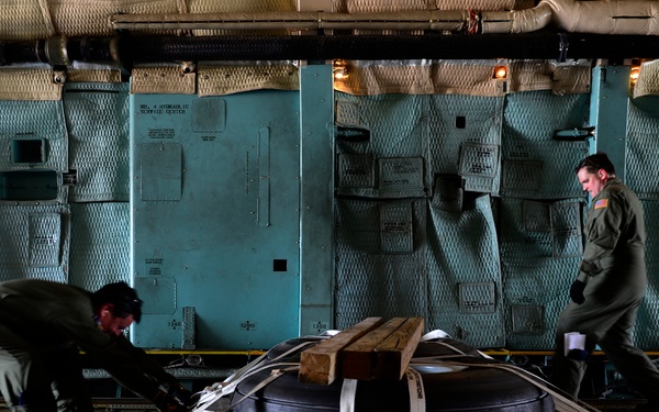 The 433 AMS and 356 AS work together to load a C-5A Galaxy