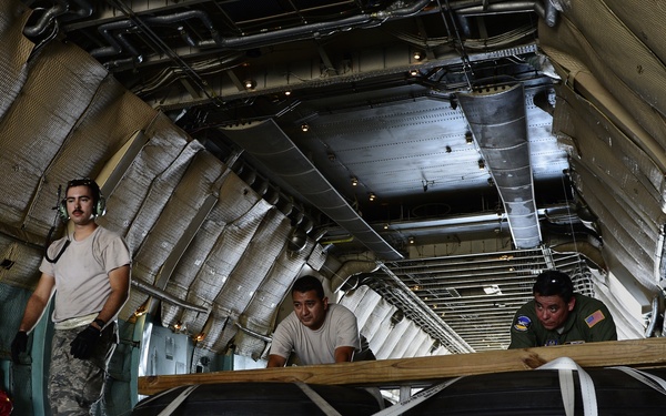 The 433 AMS and 356 AS work together to load a C-5A Galaxy