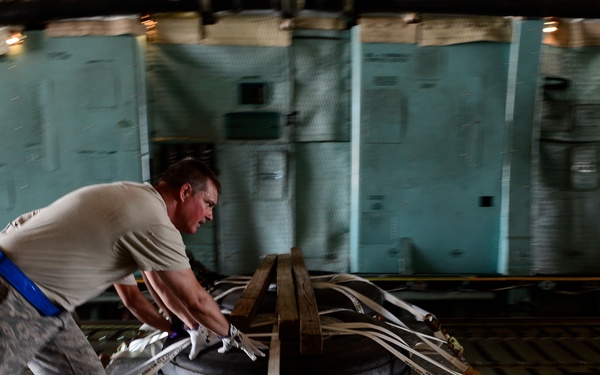 The 433 AMS and 356 AS work together to load a C-5A Galaxy