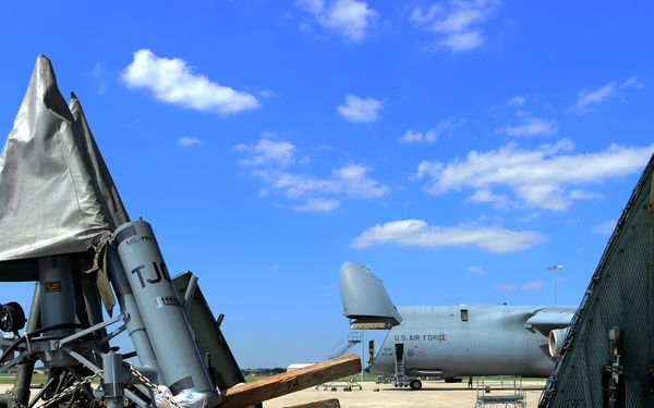 The 433 AMS and 356 AS work together to load a C-5A Galaxy