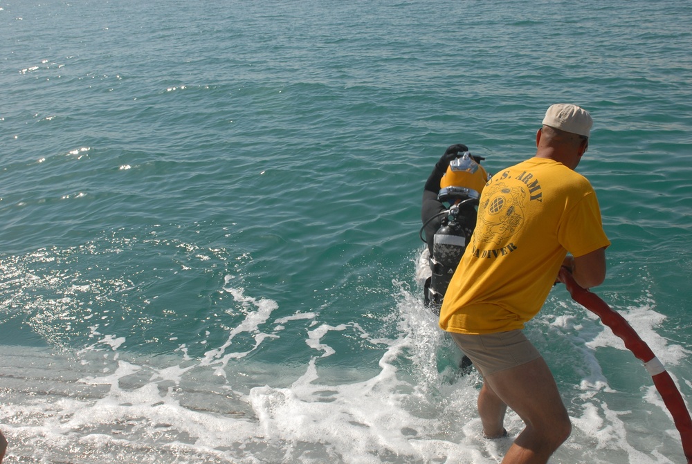 86th Engineer Dive Team conducts salvage dive in the Persian Gulf