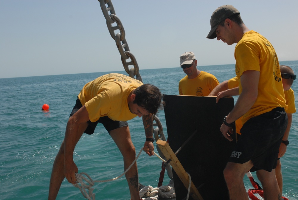 86th Engineer Dive Team conducts salvage dive in the Persian Gulf