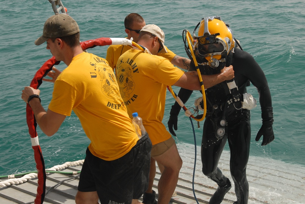 86th Engineer Dive Team conducts salvage dive in the Persian Gulf