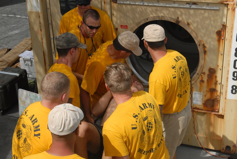 86th Engineer Dive Team conducts salvage dive in the Persian Gulf