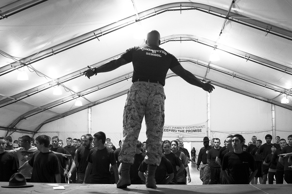 Marine recruiters, drill instructors prepare Seattle-area enlistees for boot camp