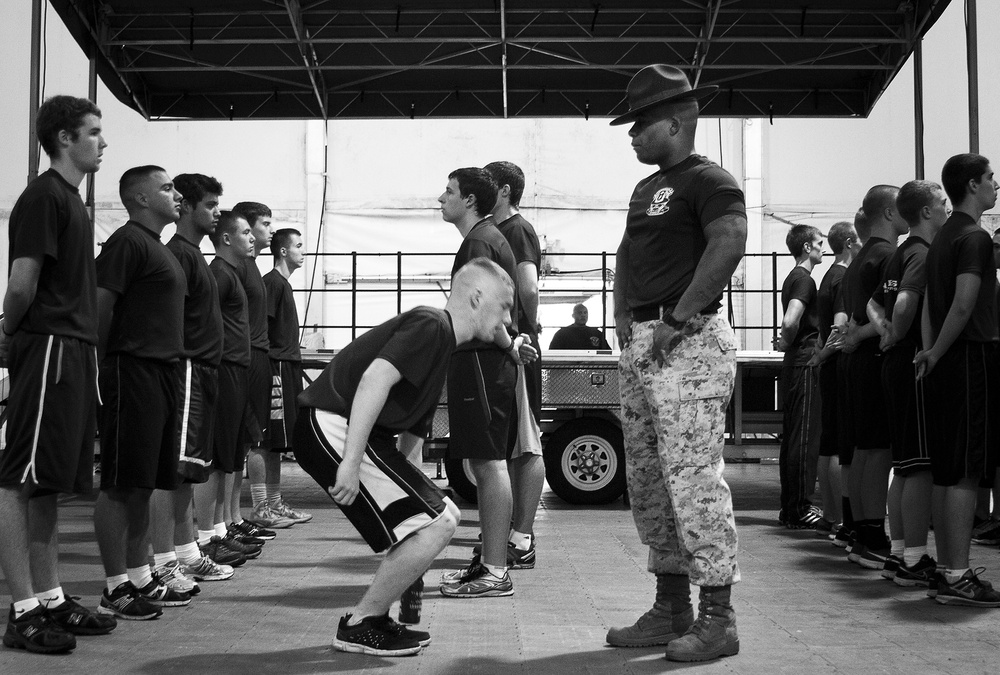 Marine recruiters, drill instructors prepare Seattle-area enlistees for boot camp