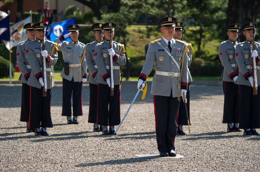 USFK changes command