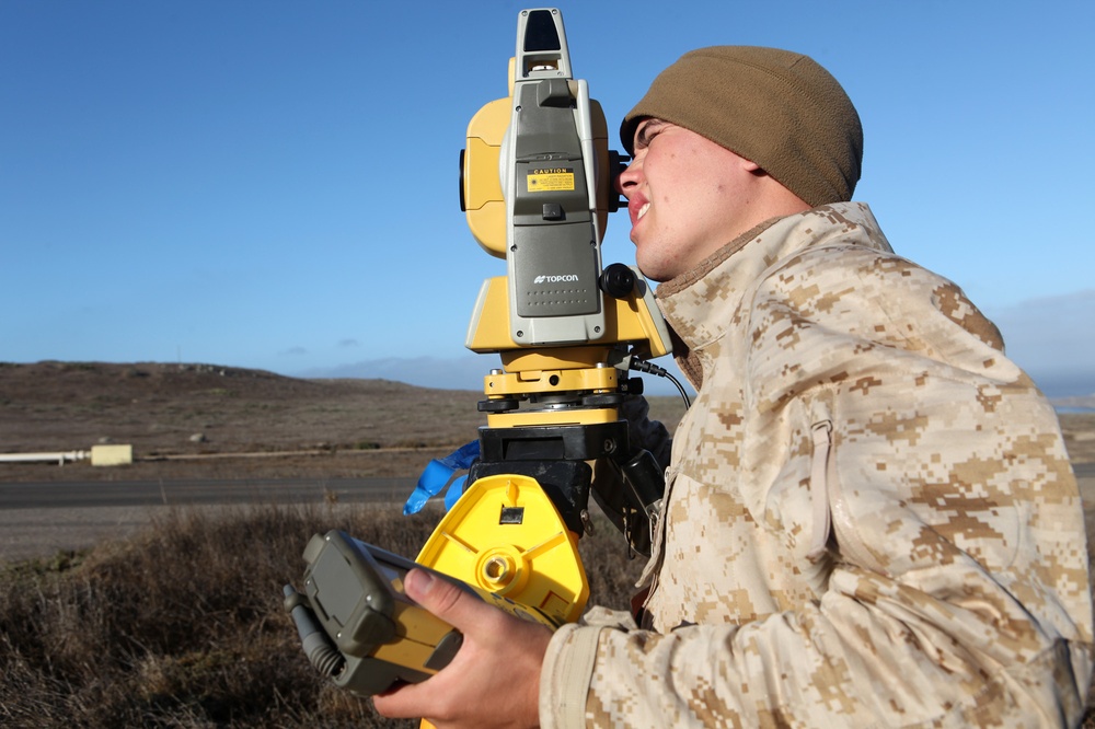 1st Intelligence Battalion surveys San Clemente Island landing zone