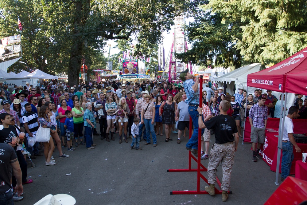 Saint Paul Rodeo pull-up challenge