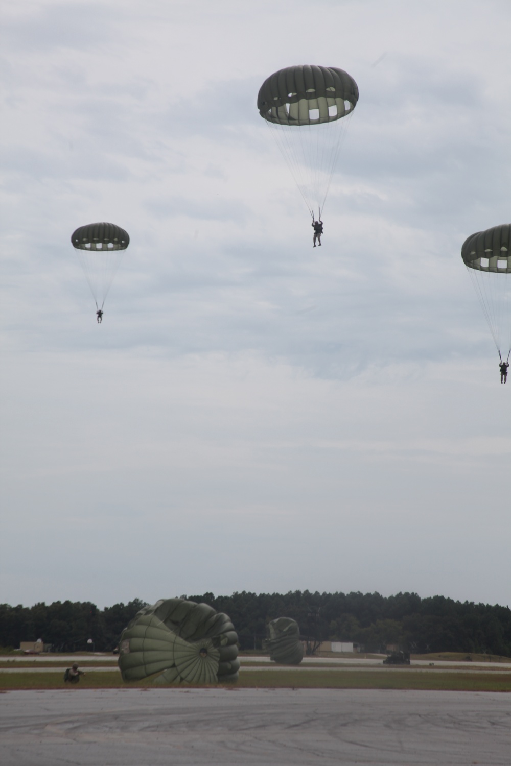 2nd Recon Bn performs static-line jumps