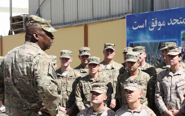 CENTCOM commander visits HQ ISAF