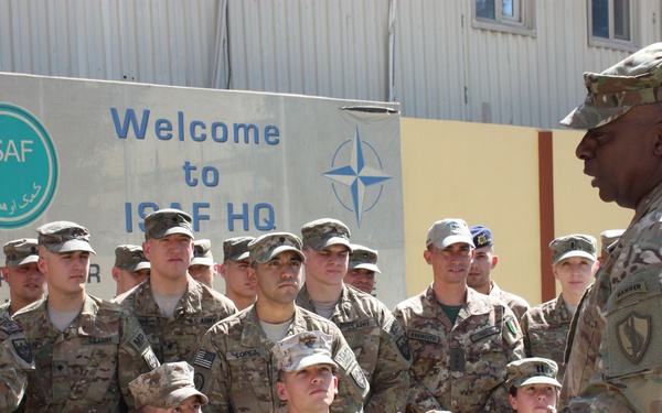 CENTCOM commander visits HQ ISAF