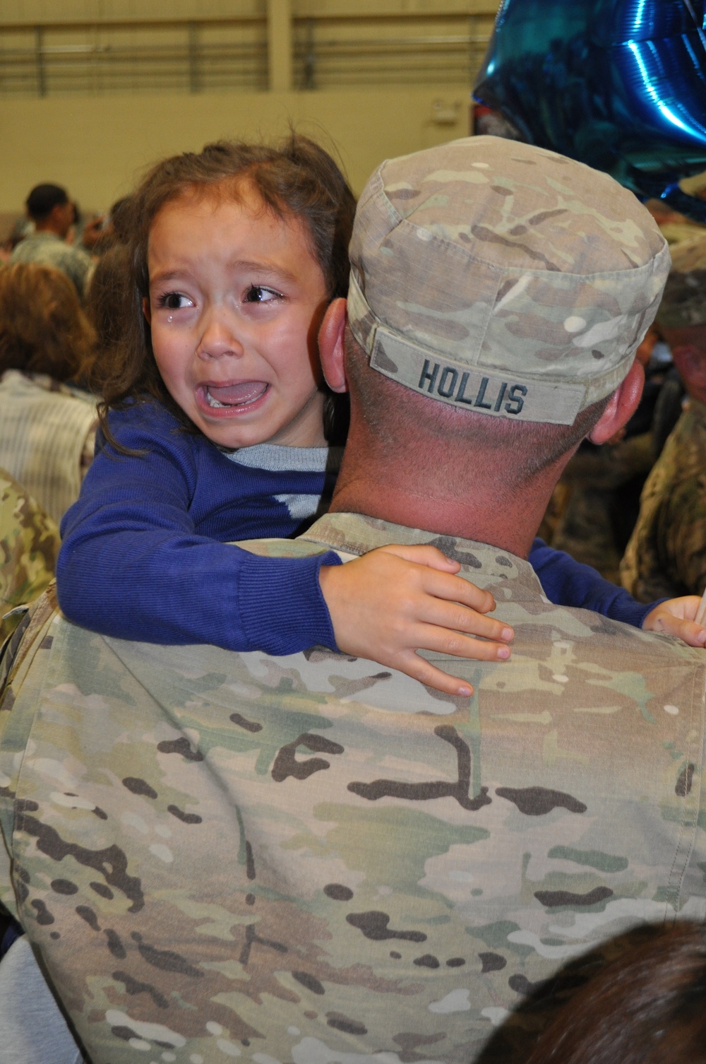 Soldier dad hugs daughter for first time in nine months