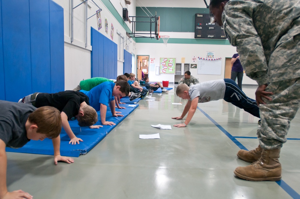 47th CSH soldiers influence students in Orting community
